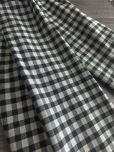 Load image into Gallery viewer, Double knit: Black gray checkered ⭐️
