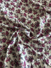 Load image into Gallery viewer, Rayon challis woven: 3 YD CUT REMNANT White fuchsia magenta flowers ⭐️
