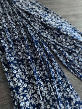 Load image into Gallery viewer, ITY: 3 YD CUT REMNANT Navy blue vine floral ⭐️
