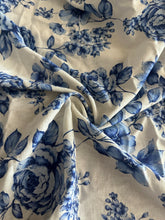 Load image into Gallery viewer, Linen: 2.5 YD CUT REMNANT Off White blue floral ⭐️
