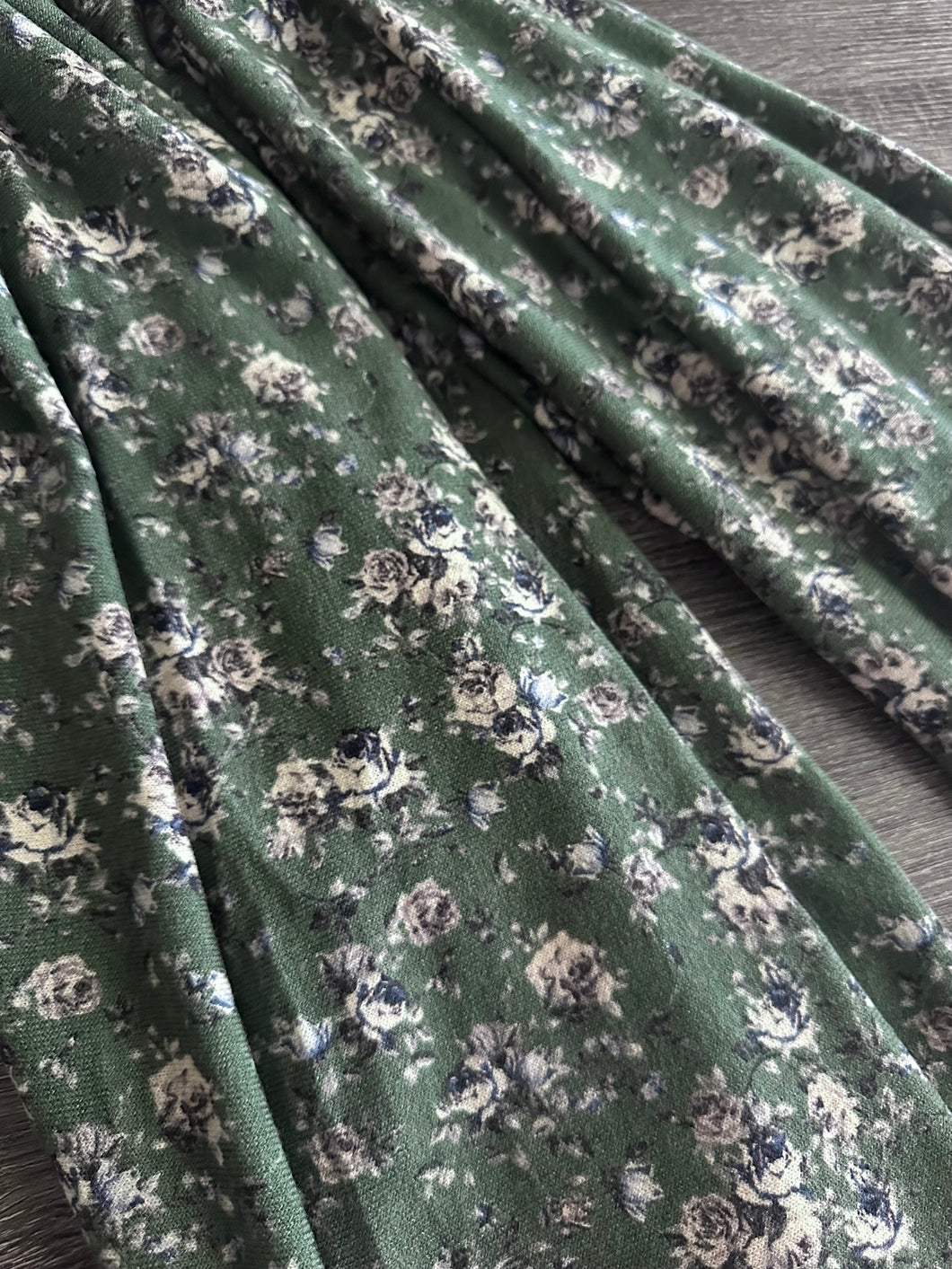 Sweater knit: 1.5 YD CUT REMNANT Crocodile green ivory navy floral ⭐️