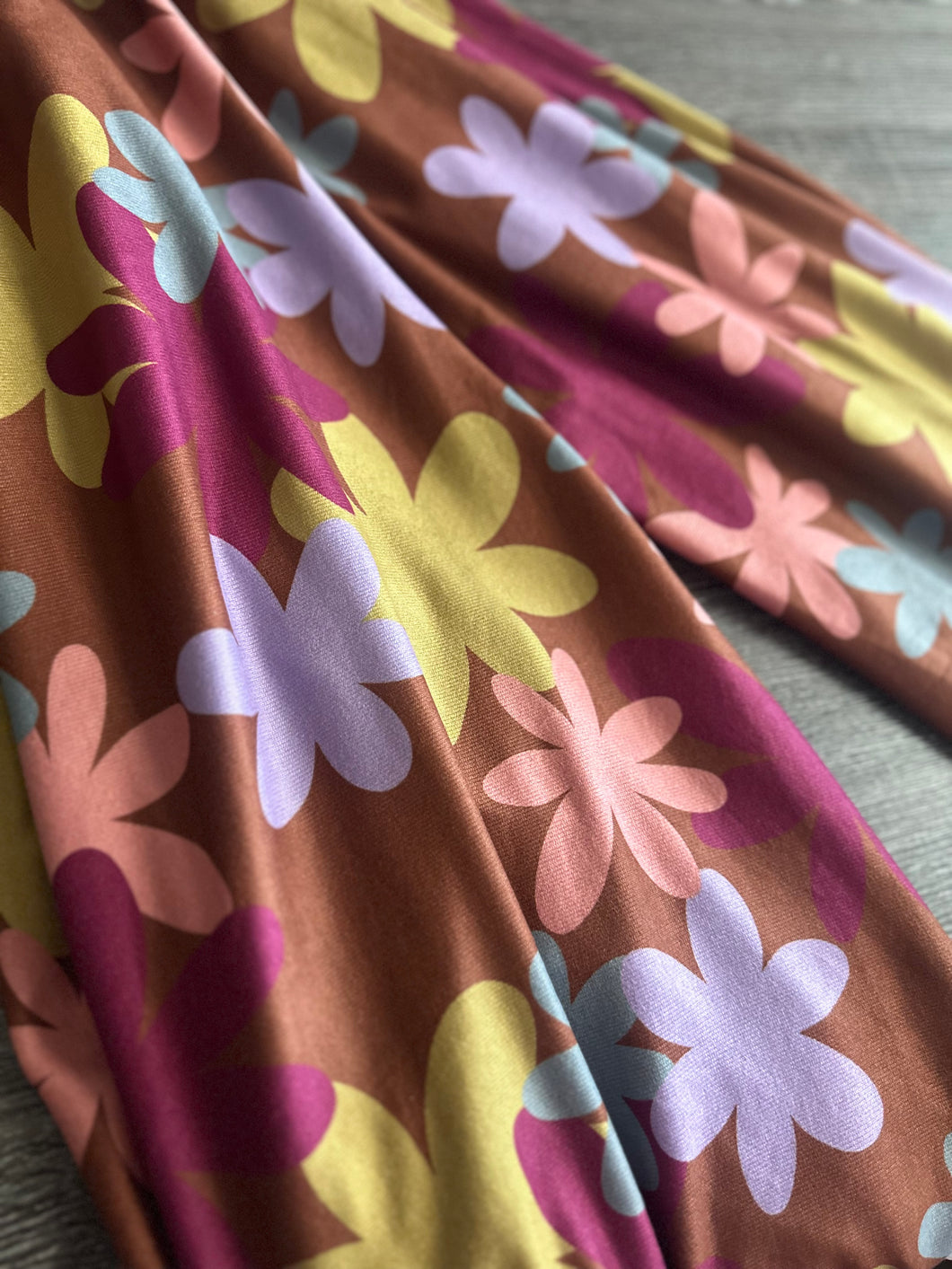 Oakley sweater knit: Copper brown groovy floral ⭐️