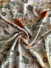 Load image into Gallery viewer, Rayon crinkle woven: 2.25 YD CUT REMNANT Hint of pink mauve white rust floral ⭐️
