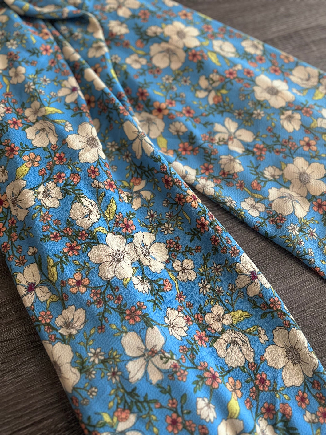 Bubble crepe woven (minimal stretch): 4.25 YD CUT REMNANT Vibrant blue khaki orange green stemmed floral ⭐️