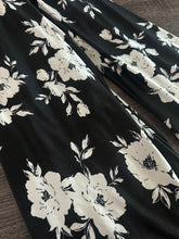 Load image into Gallery viewer, ITY Venezia: 1.5 YD CUT REMNANT Black white floral ⭐️

