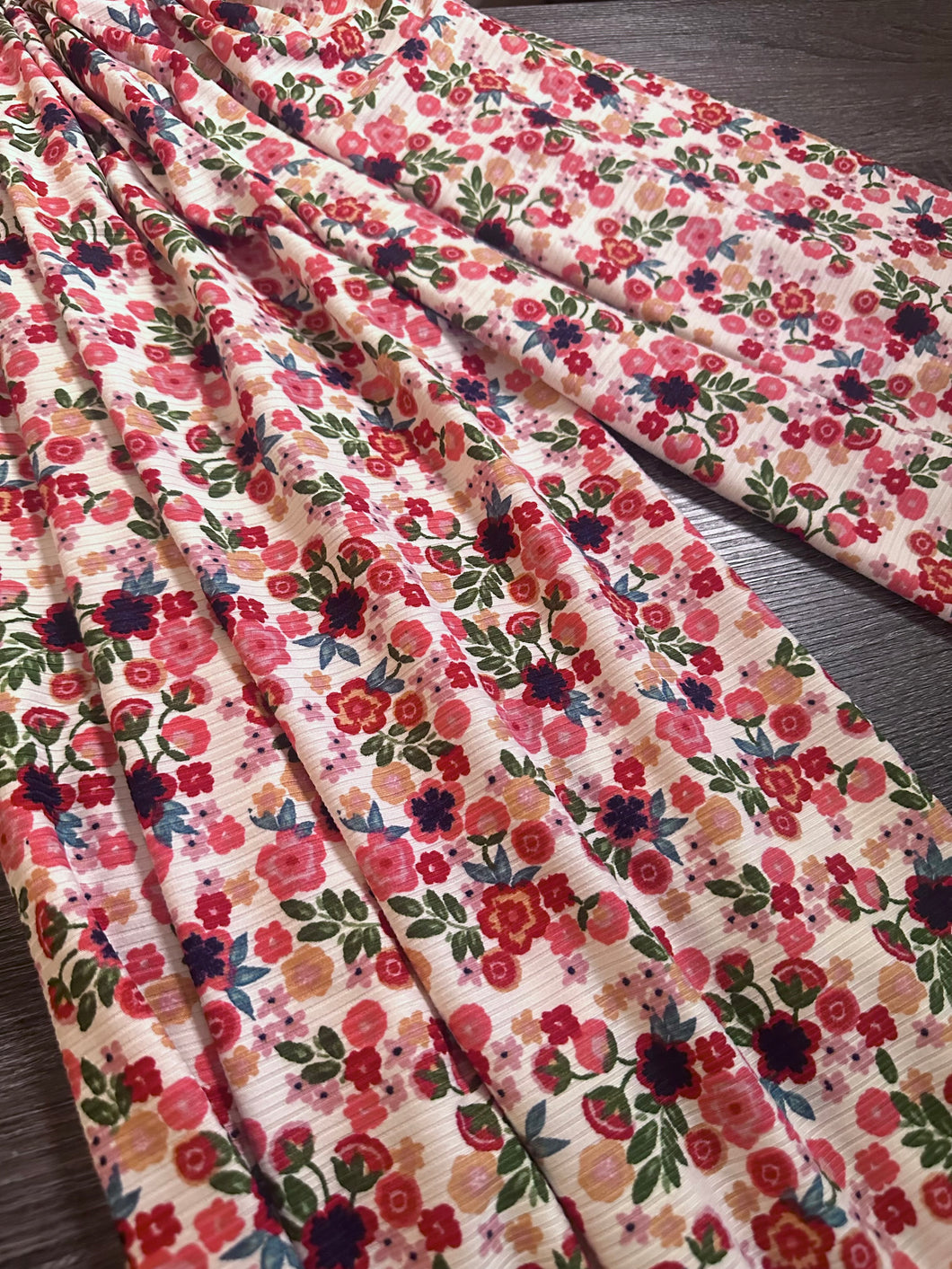 Ribbed knit: White fuchsia flowers ⭐️