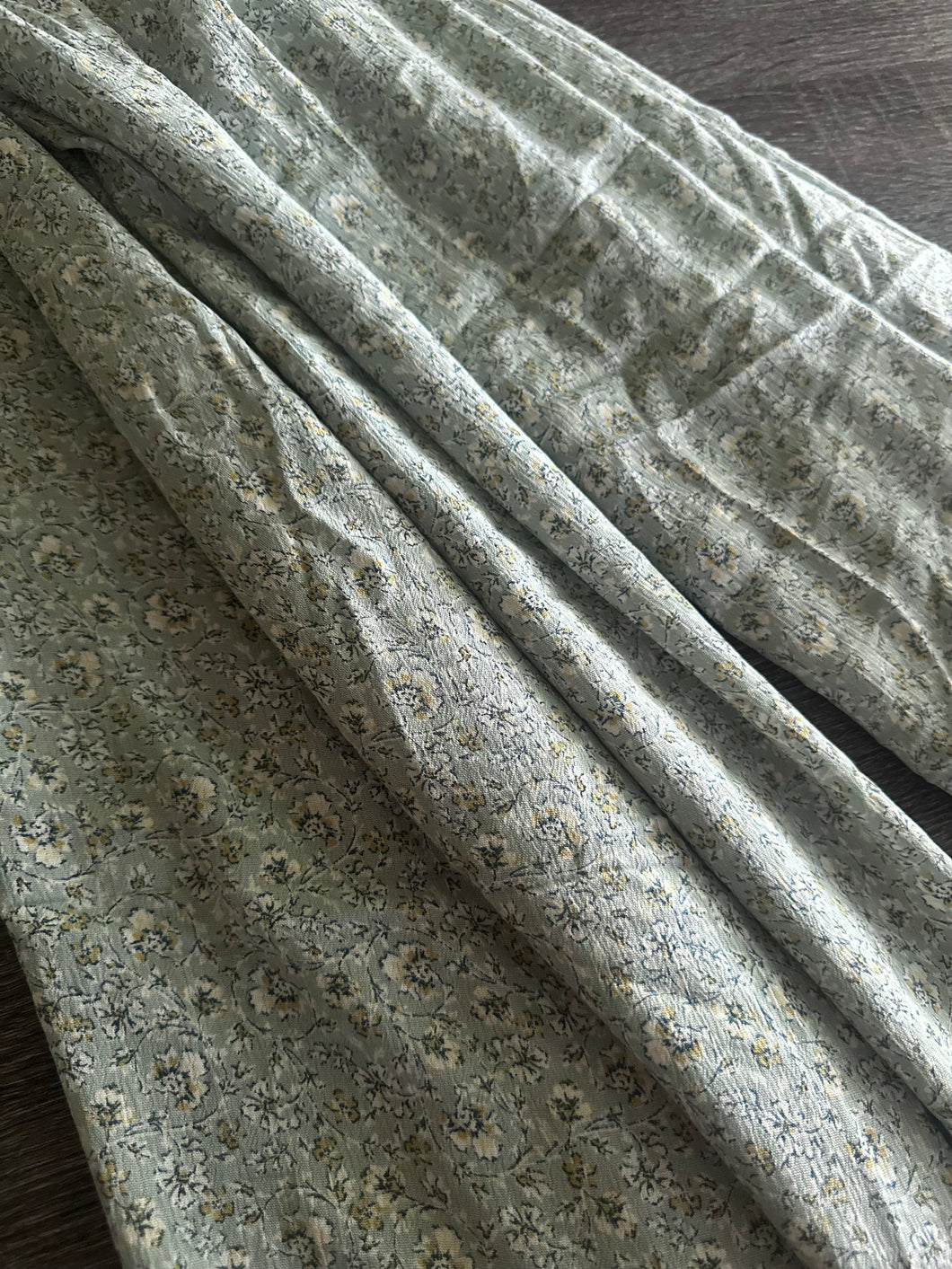 Rayon crinkle woven: 2.5 YD CUT REMNANT Light sage blue hint of yellow floral ⭐️