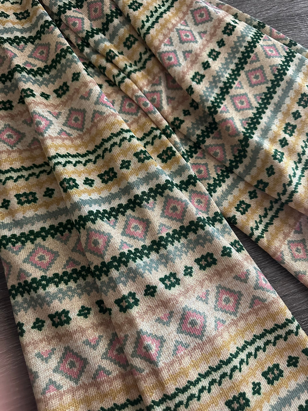 Sweater knit (shimmer): 3 YD CUT REMNANT Holiday sparkle ⭐️