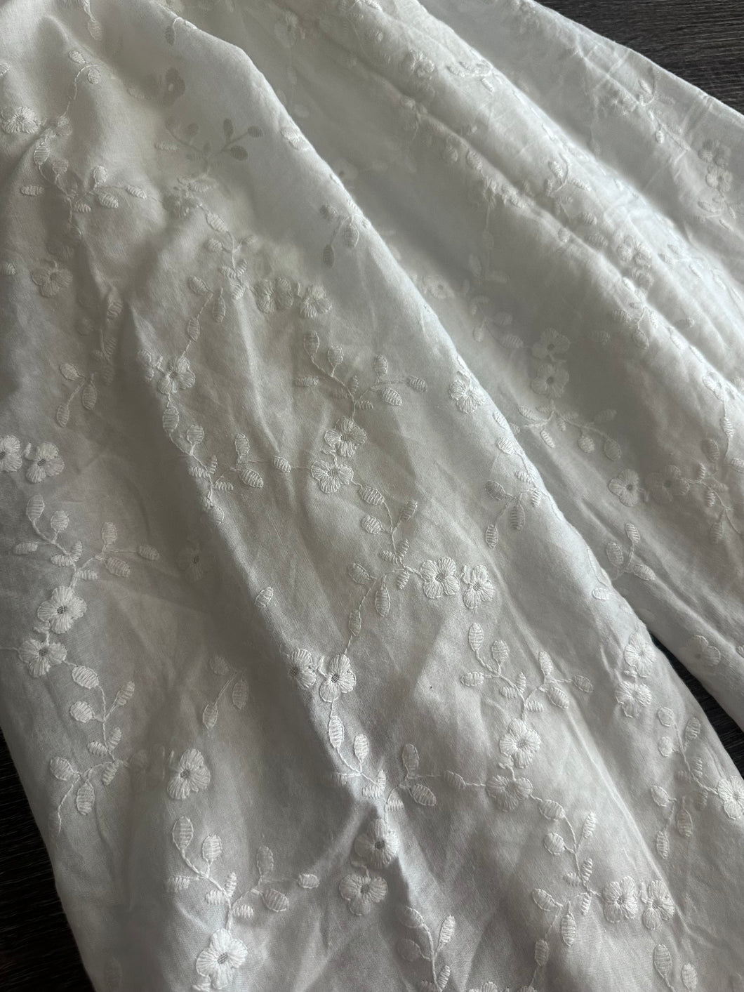 Cotton embroidered: 1 YD CUT REMNANT White embroidered floral ⭐️