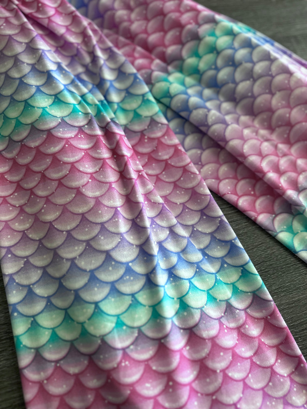 Double brushed poly 2 YD CUT REMNANT: Fuchsia aqua scales ⭐️
