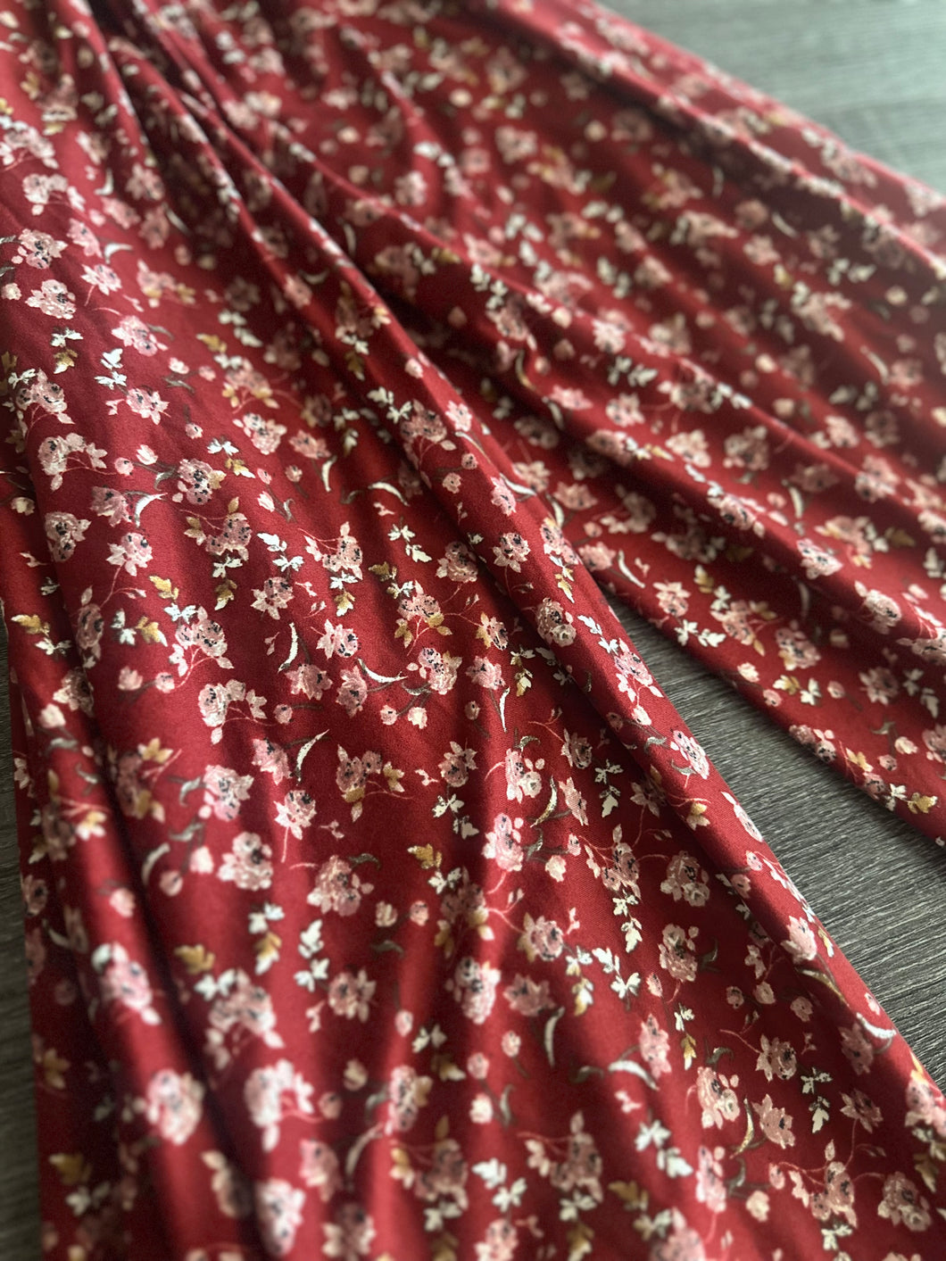 Double brushed poly: Burgundy mauve floral ⭐️