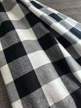 Load image into Gallery viewer, Flannel: Black white plaid ⭐️
