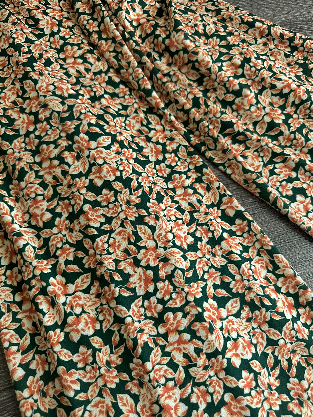 ITY Moss crepe: 2.75 YD CUT REMNANT Dark hunter green burnt orange floral ⭐️