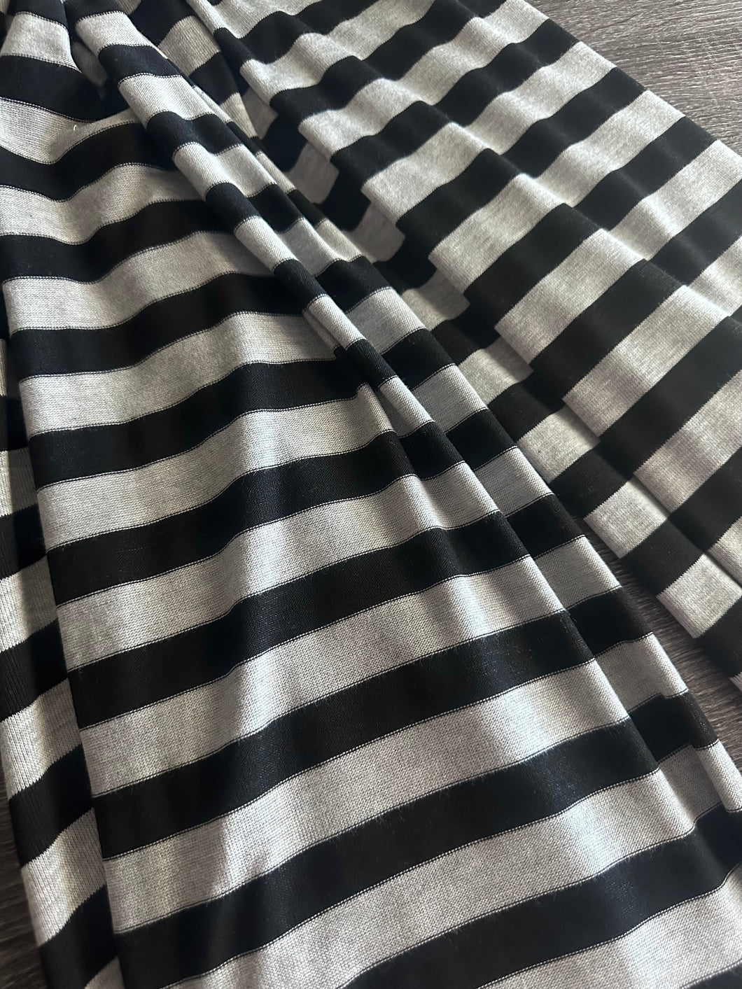 Hacci sweater knit: 3.5 YD CUT REMNANT Gray black stripes ⭐️