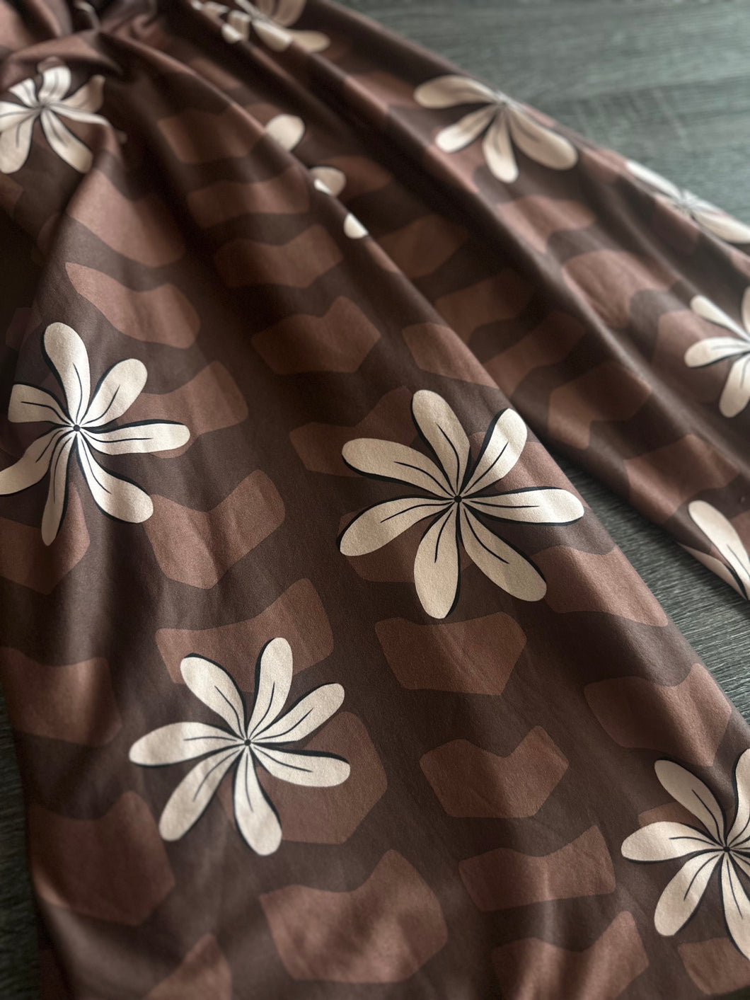 Double brushed poly: Brown tan floral ⭐️