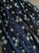 Load image into Gallery viewer, Rayon crinkle embroidered woven: 3.5 YD CUT REMNANT Navy blue off white embroidered flowers ⭐️
