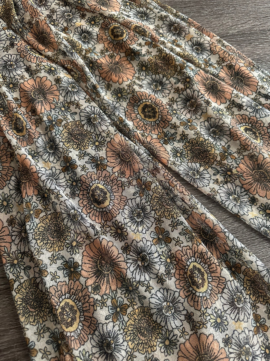 Power mesh: Off white light brick floral ⭐️