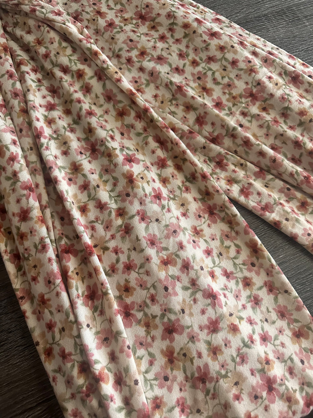 Oakley sweater knit: 3.5 YD CUT REMNANT Tan taupe mulberry floral ⭐️