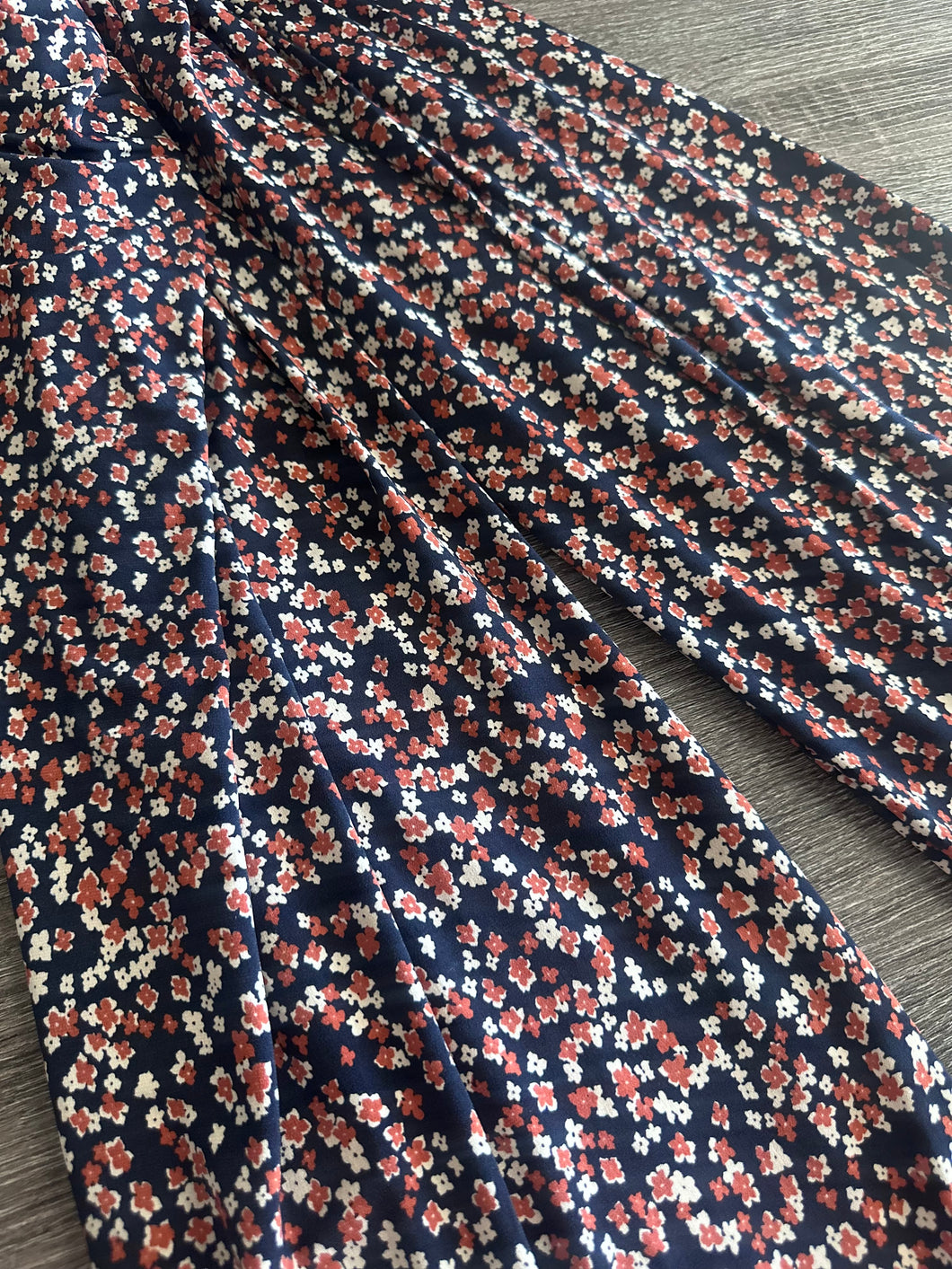 ITY: 3.25 YD CUT REMNANT Navy brick red beige small flowers ⭐️