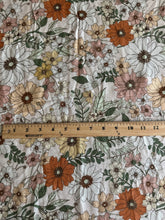 Load image into Gallery viewer, Rayon crinkle woven: 2.25 YD CUT REMNANT Hint of pink mauve white rust floral ⭐️

