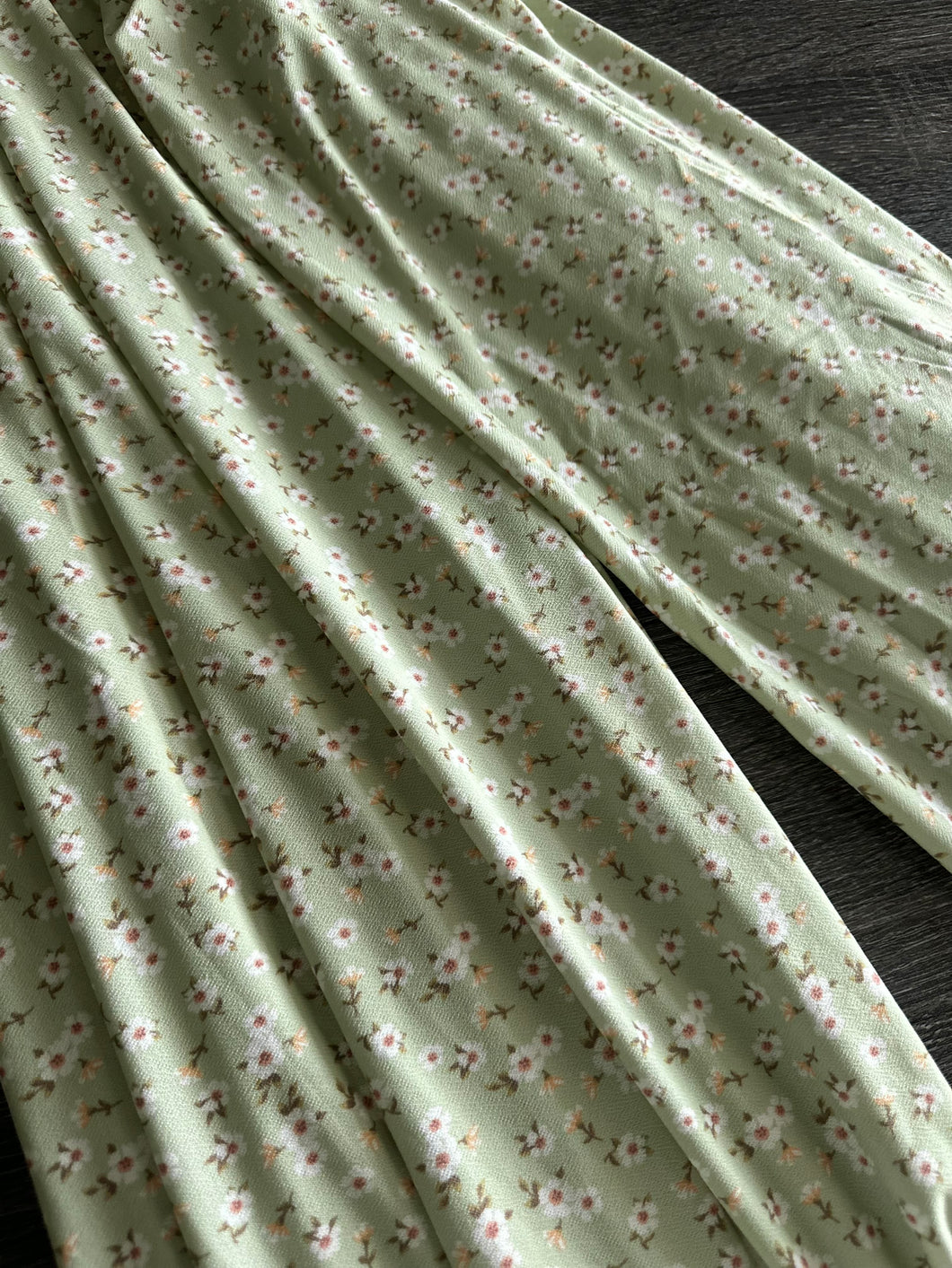 ITY Moss crepe: 4.5 YD CUT REMNANT Sage coral floral ⭐️