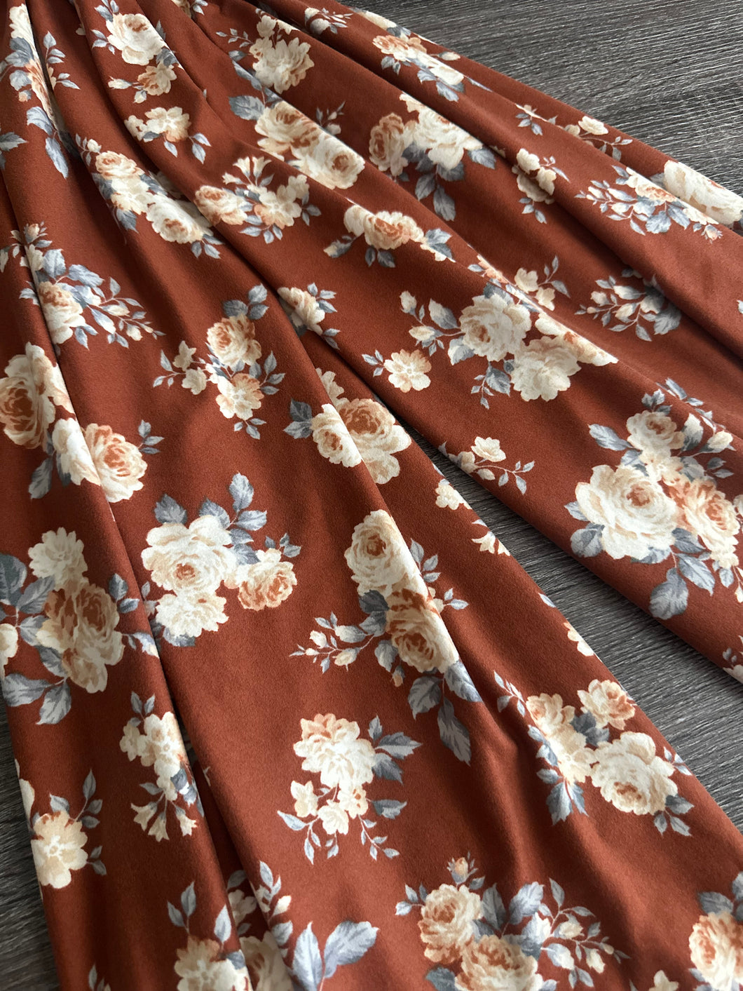 Double brushed poly: Copper delicate beige floral ⭐️