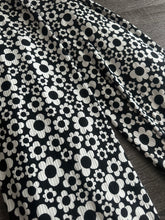 Load image into Gallery viewer, Brushed ribbed knit: 3.25 YD CUT REMNANT Black white flowers ⭐️
