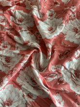 Load image into Gallery viewer, Linen: 3.5 YD CUT REMNANT Rosy pink floral ⭐️
