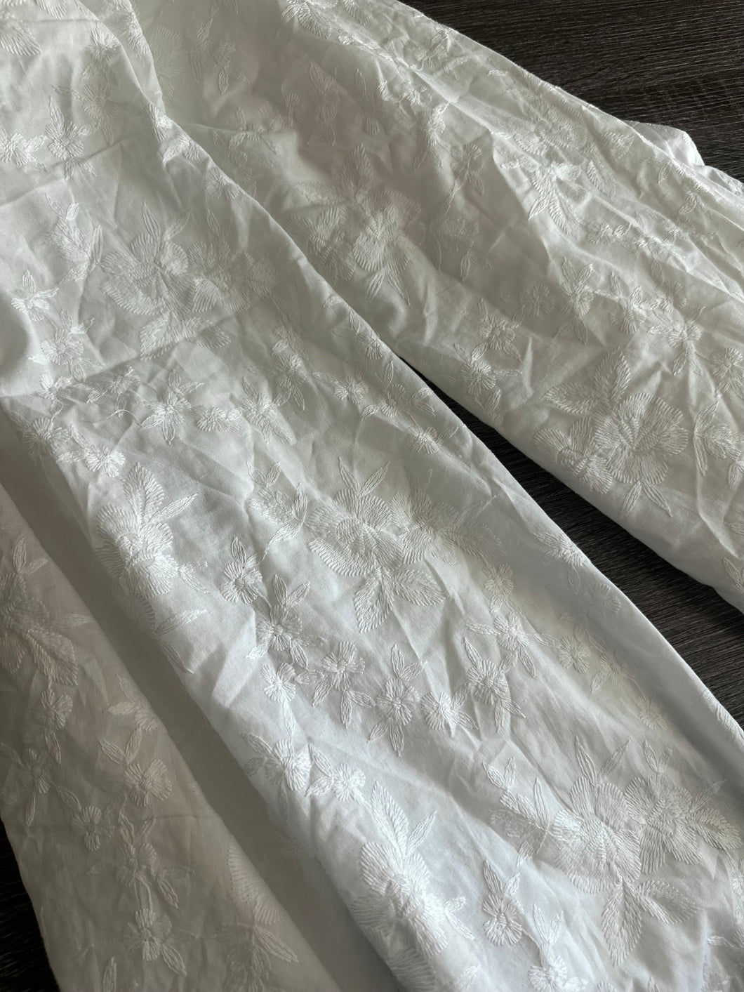 Cotton embroidered woven: 4.75 YD CUT REMNANT White embroidered floral ⭐️