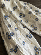 Load image into Gallery viewer, Rayon crinkle embroidered woven: 1.5 YD CUT REMNANT White blue yellow embroidered flowers ⭐️
