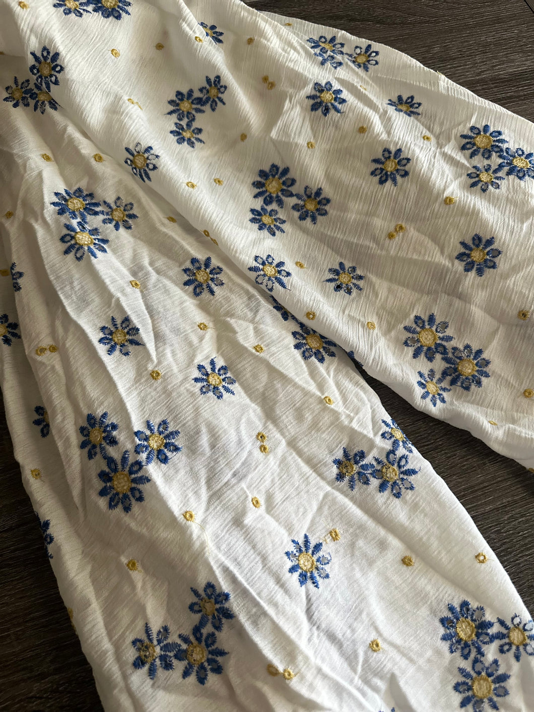 Rayon crinkle embroidered woven: 1.5 YD CUT REMNANT White blue yellow embroidered flowers ⭐️