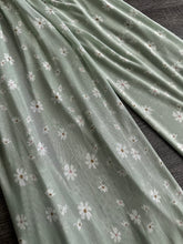 Load image into Gallery viewer, Power mesh: Sage white daisies ⭐️
