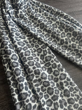 Load image into Gallery viewer, Brushed thermal: Gray cheetah leopard print ⭐️
