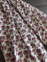 Load image into Gallery viewer, Rayon challis woven: 3 YD CUT REMNANT White fuchsia magenta flowers ⭐️
