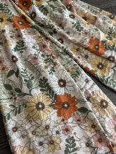 Load image into Gallery viewer, Rayon crinkle woven: 2.25 YD CUT REMNANT Hint of pink mauve white rust floral ⭐️

