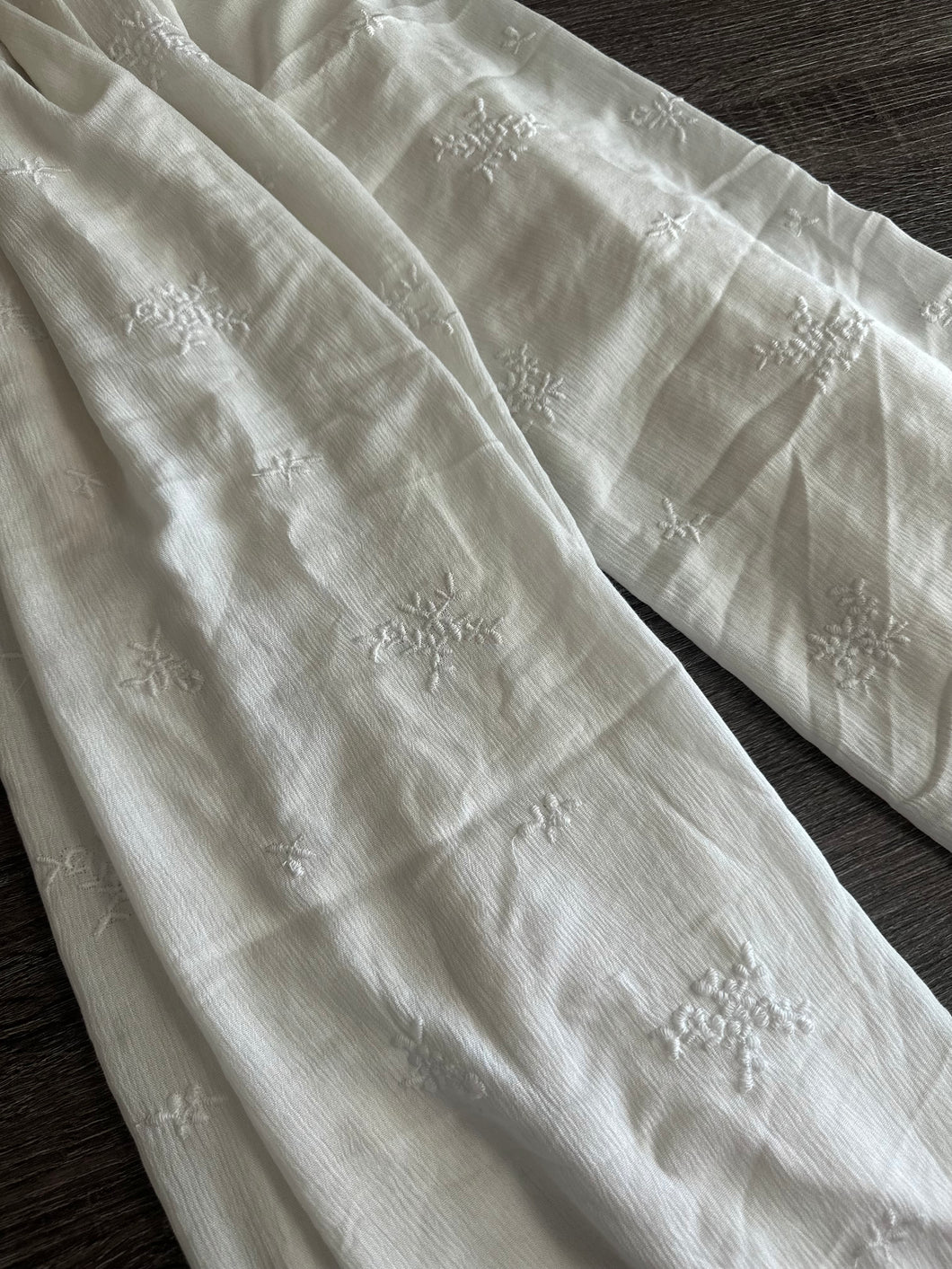 Rayon embroidered woven: 2.75 YD CUT REMNANT White embroidered ⭐️