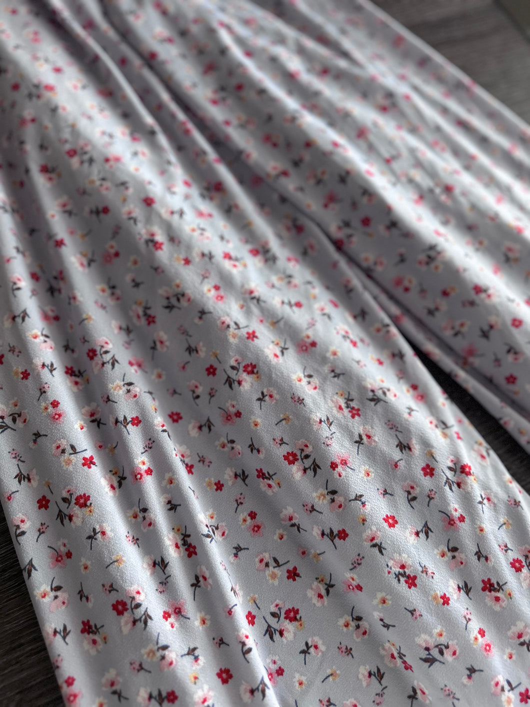 ITY Moss crepe: 3.5 YD CUT REMNANT Pale lavender red pink floral ⭐️