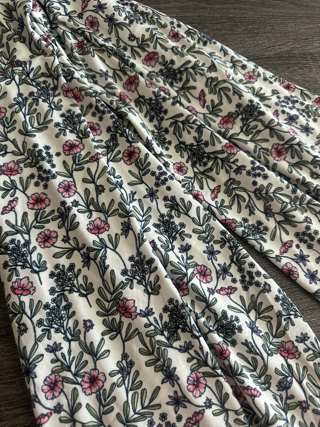 ITY moss crepe: 1.5 YD CUT REMNANT Ivory pretty plant design ⭐️