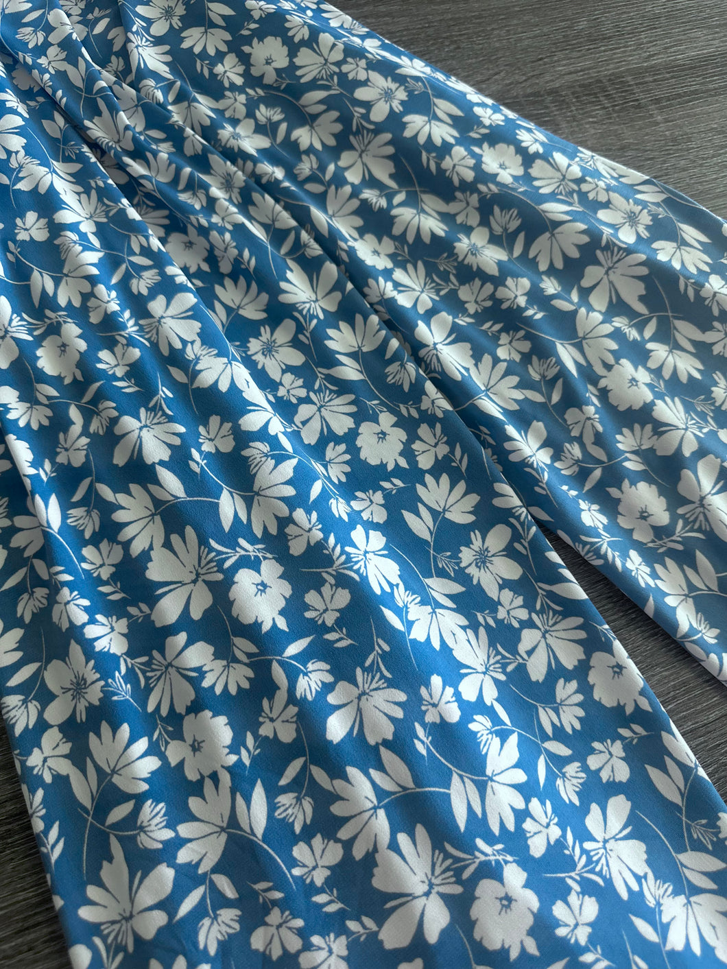 ITY: REMNANT(S) Pretty blue white floral ⭐️