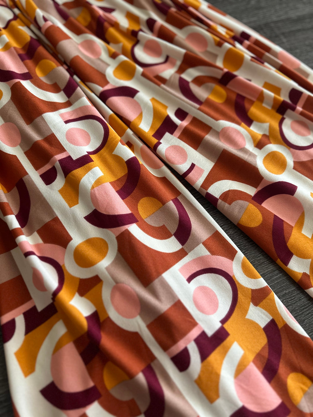ITY Moss crepe: 3.75 YD CUT REMNANT Off white pink orange retro design ⭐️