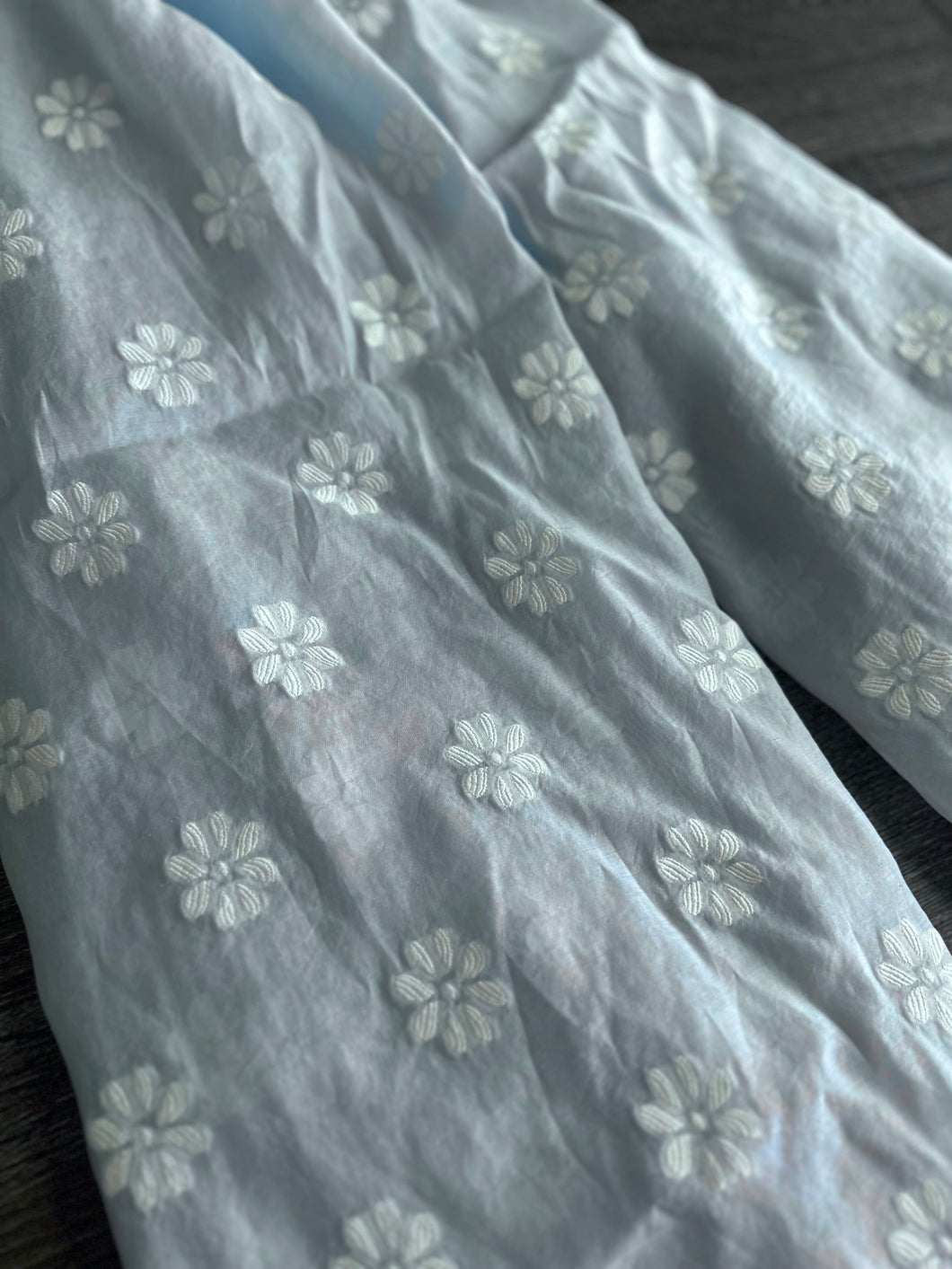 Embroidered woven: 2.5 YD CUT REMNANT Sky blue off white flowers ⭐️