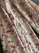 Load image into Gallery viewer, Linen: 4.5 YD CUT REMNANT Light pink deep pink floral ⭐️
