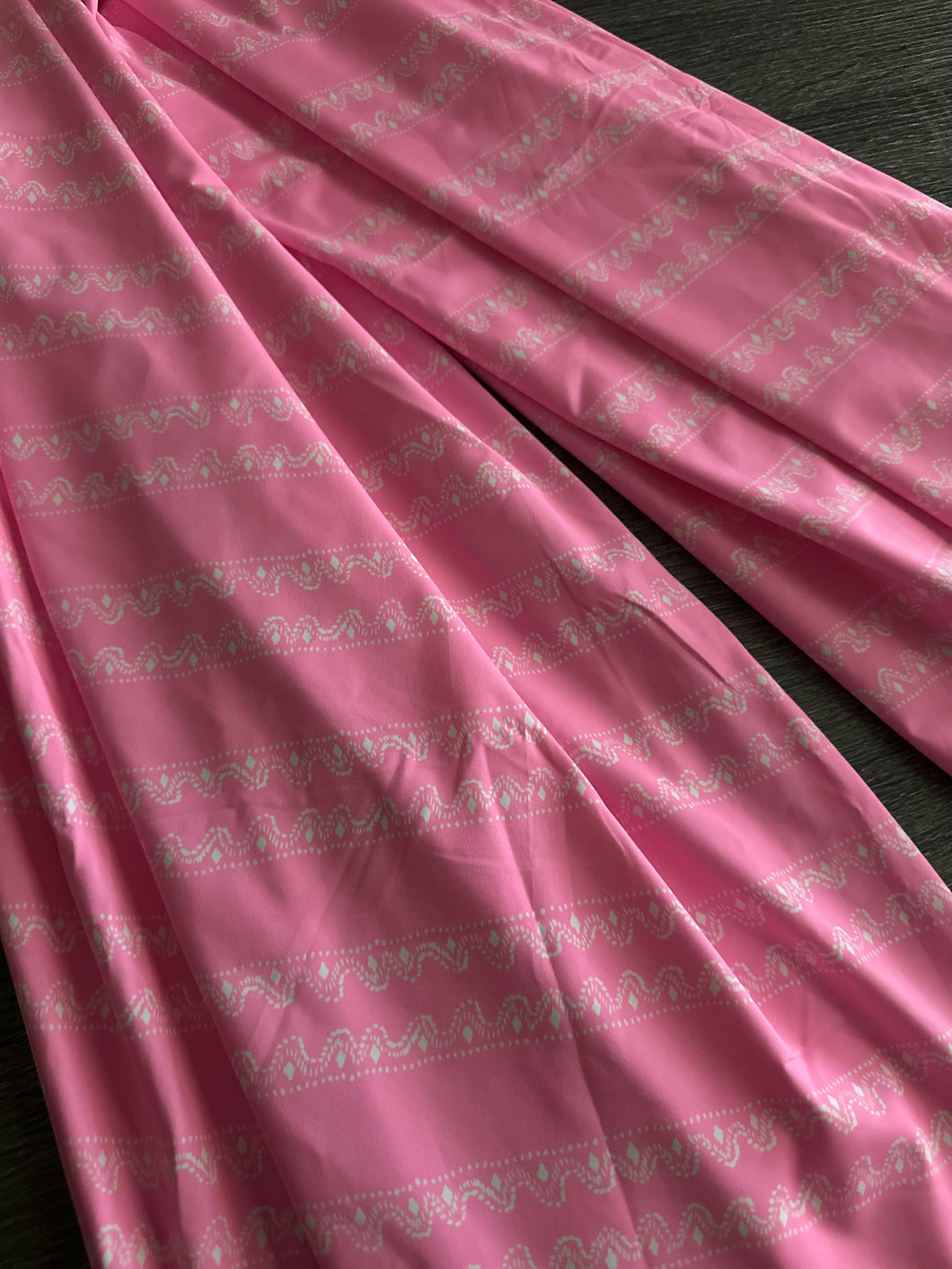 Swim spandex: 2.25 YD CUT REMNANT Bright pink white design ⭐️