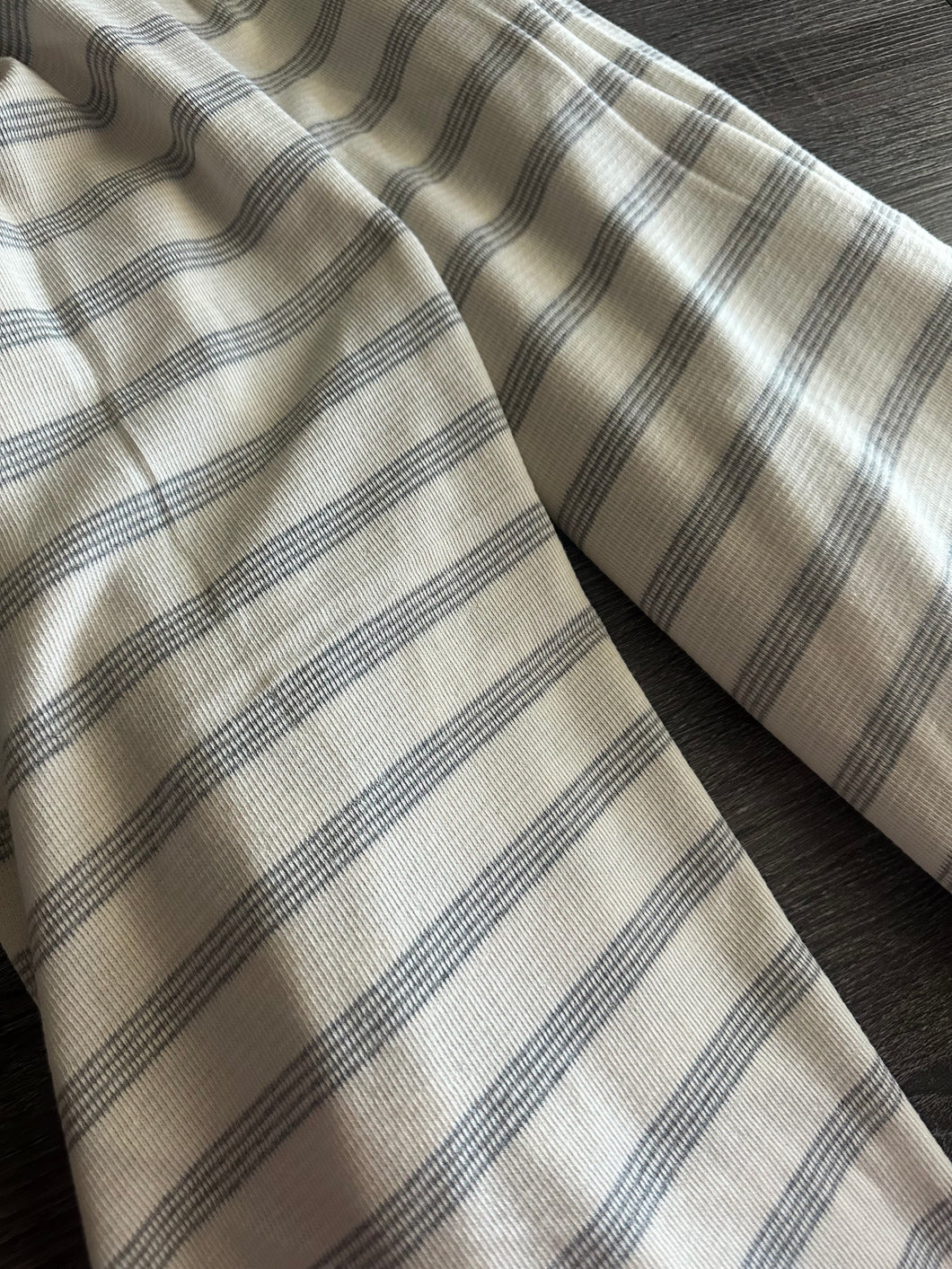 Ribbed sweater knit: 3.5 YD CUT REMNANT Ivory gray stripes ⭐️