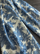 Load image into Gallery viewer, Linen: 1 YD CUT REMNANT Ivory blue floral ⭐️
