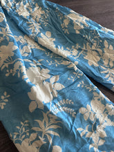 Load image into Gallery viewer, Rayon woven (jacquard): 2.5 YD CUT REMNANT Baby blue white floral ⭐️
