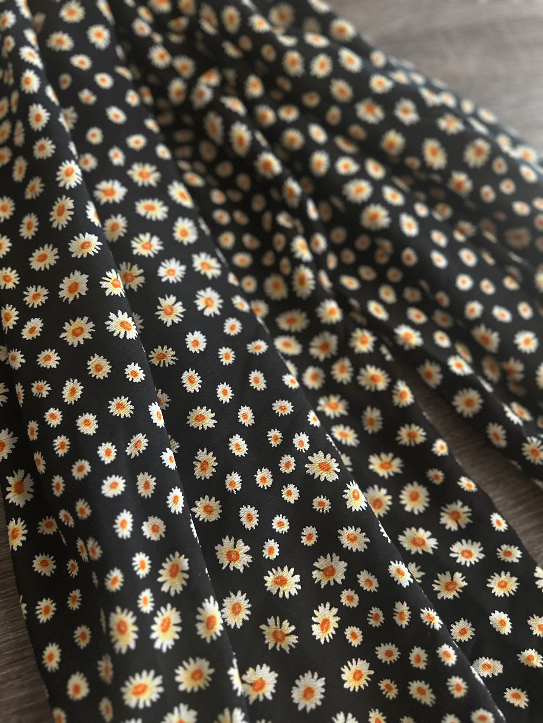 Rayon crinkle woven: Black sunflower ⭐️
