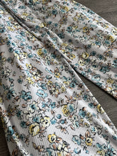 Load image into Gallery viewer, Brushed ribbed knit 3 YD CUT REMNANT: Lightest lavender sketched floral ⭐️
