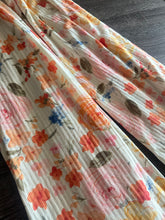 Load image into Gallery viewer, Ribbed pointelle: 3 YD CUT REMNANT Off white pastel floral ⭐️
