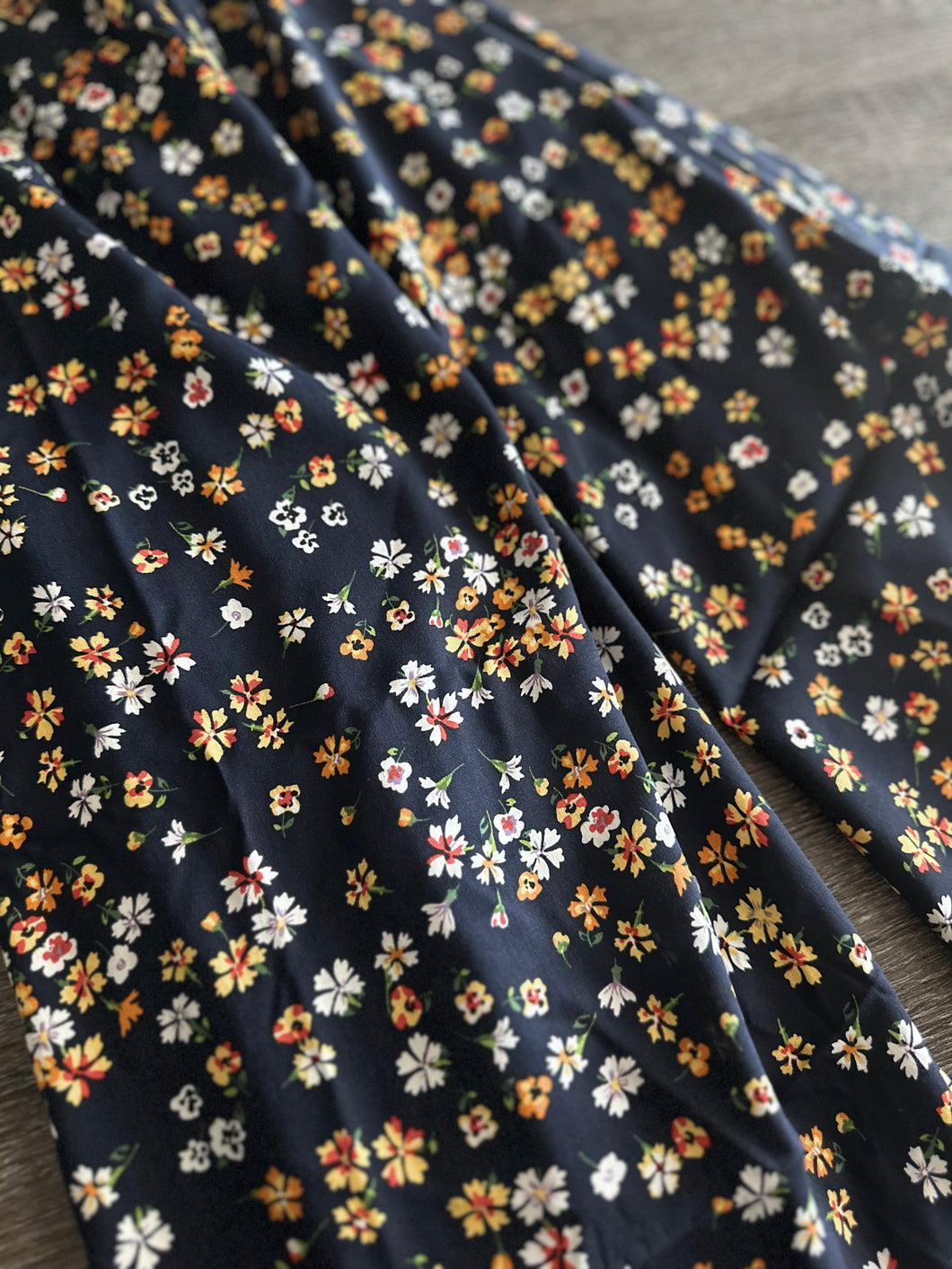 Rayon challis woven: 2.5 YD CUT REMNANT Navy red orange floral ⭐️